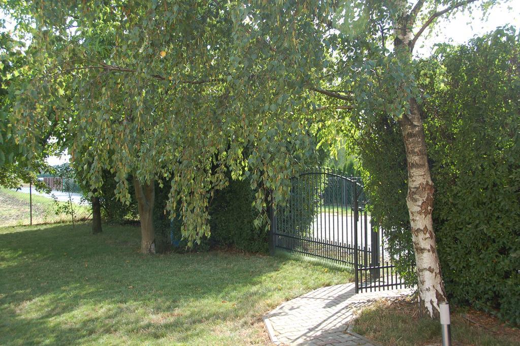 Apartament Zakatek Wroclawia Bielany Wrocławskie Exteriör bild